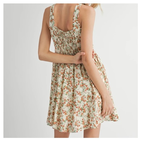 Sadie & Sage Sleeveless Floral Mini Dress Size Medium in Cream - Picture 2 of 8